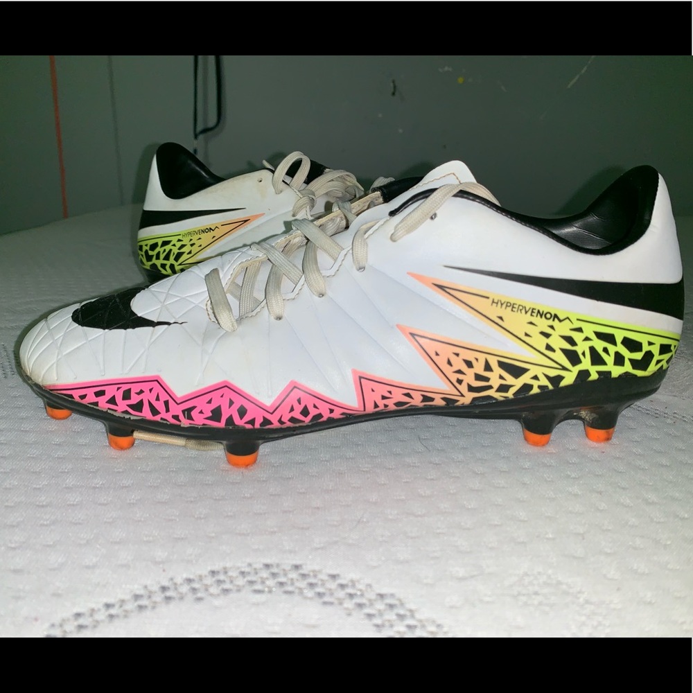 Soccer shoe